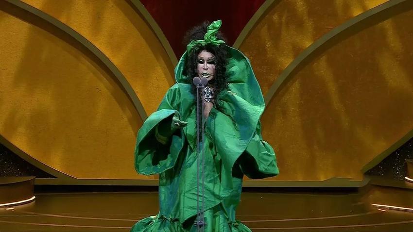 Kıyafeti olay olmuştu! Bülent Ersoy'dan şaşırtan Rihanna açıklaması