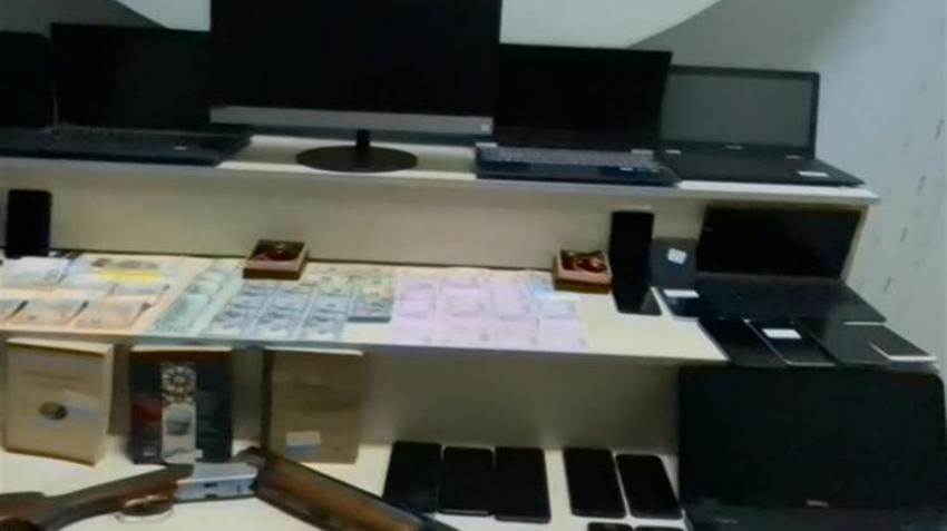 Adana'da FETÖ operasyonu: Yurt dışına kaçmak üzereyken yakalandılar!