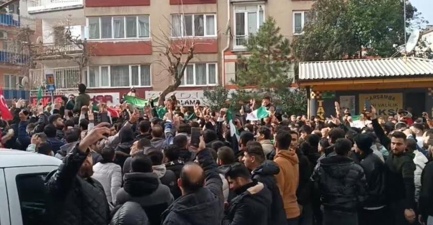 Türkiye'de yaşayan Suriyeliler dönüş hazırlığında! Eşyalarını ve dükkanlarına ilan verdiler