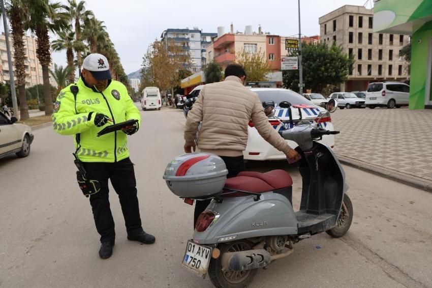Kozan'da polis kural ihlali yapanları dron ile tespit etti
