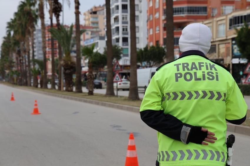 Kozan'da polis kural ihlali yapanları dron ile tespit etti