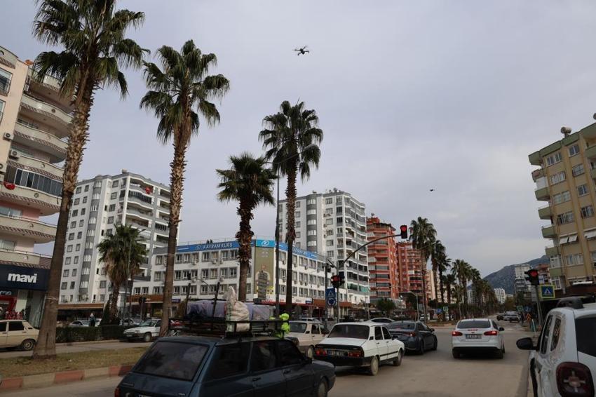Kozan'da polis kural ihlali yapanları dron ile tespit etti