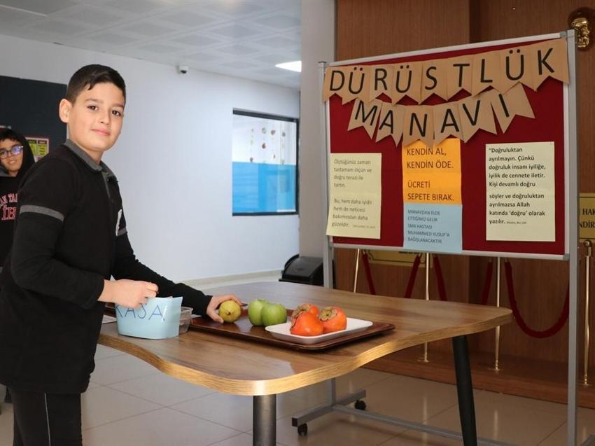 Evden meyve getirip okulda sattılar! Kayserili öğrencilerden SMA'lı Muhammed'e unutulmaz destek
