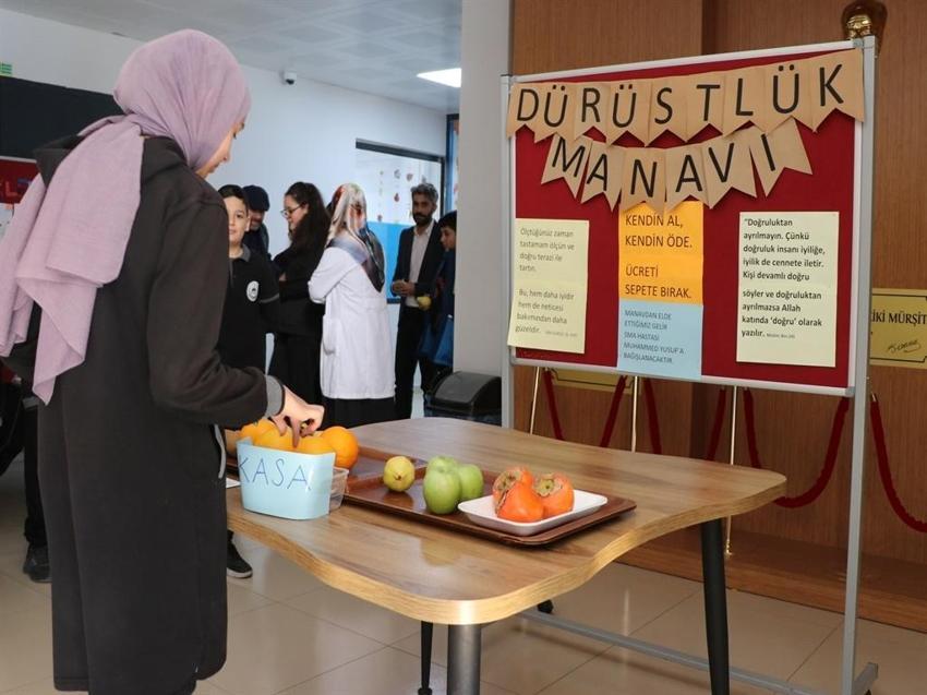 Evden meyve getirip okulda sattılar! Kayserili öğrencilerden SMA'lı Muhammed'e unutulmaz destek
