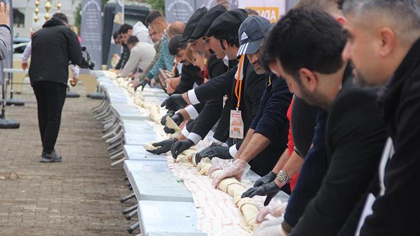 Adana kokusu Kocaeli’yi sardı! 141 metre dürüm ve litrelerce şalgam suyu ikram edildi