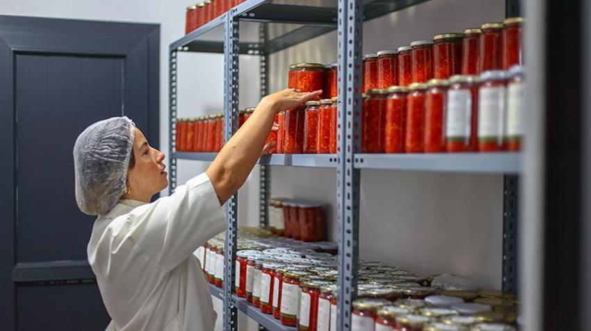 Uzman olarak çalıştığı işinden bir kalemde istifa etti, kendi markasını kurdu! Türkiye'nin dört bir yanına satış yapıyor