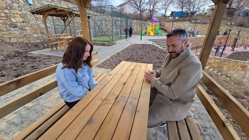 Parkta kamelyaya resim çizdi! Belediye Başkanı iş teklif etti