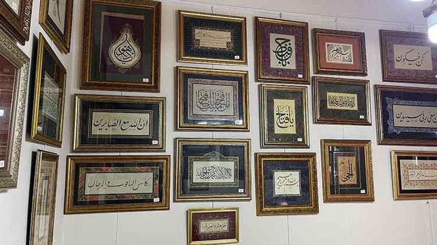 37 yıldır koleksiyonerliğini yaptığı hat tablolarına kendi eserlerini de kattı! 60 yaşında öğrenmeye başladı