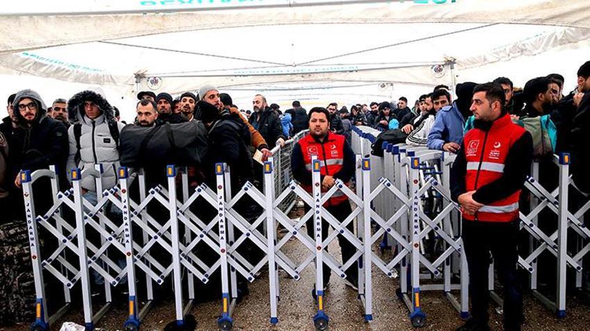 Suriyeliler güven içinde ülkelerine dönmeye devam ediyorlar! 