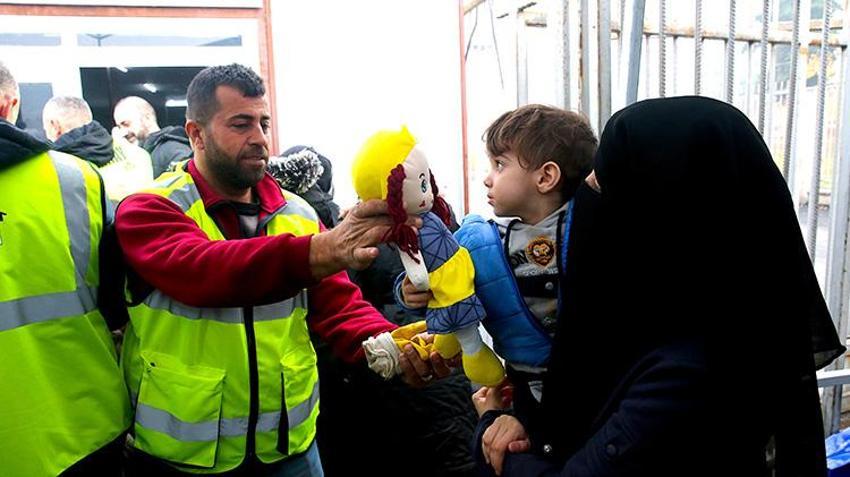 Suriyeliler güven içinde ülkelerine dönmeye devam ediyorlar! 