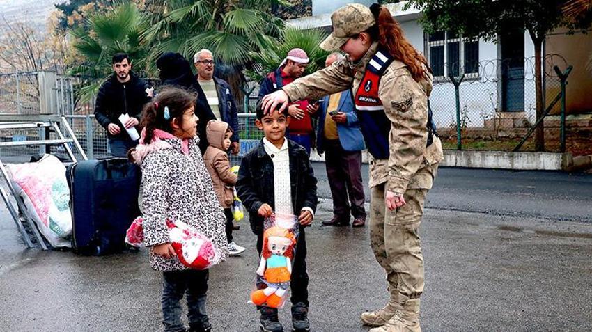 Suriyeliler güven içinde ülkelerine dönmeye devam ediyorlar! 