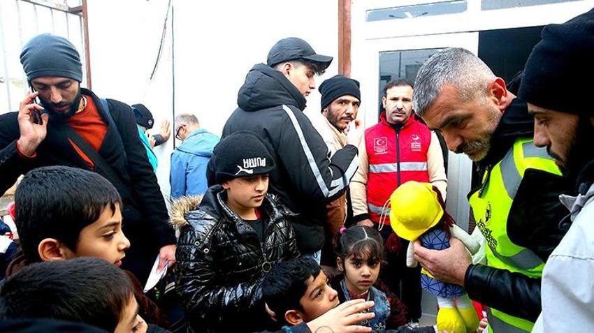 Suriyeliler güven içinde ülkelerine dönmeye devam ediyorlar! 