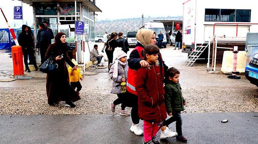 Suriyeliler güven içinde ülkelerine dönmeye devam ediyorlar! 