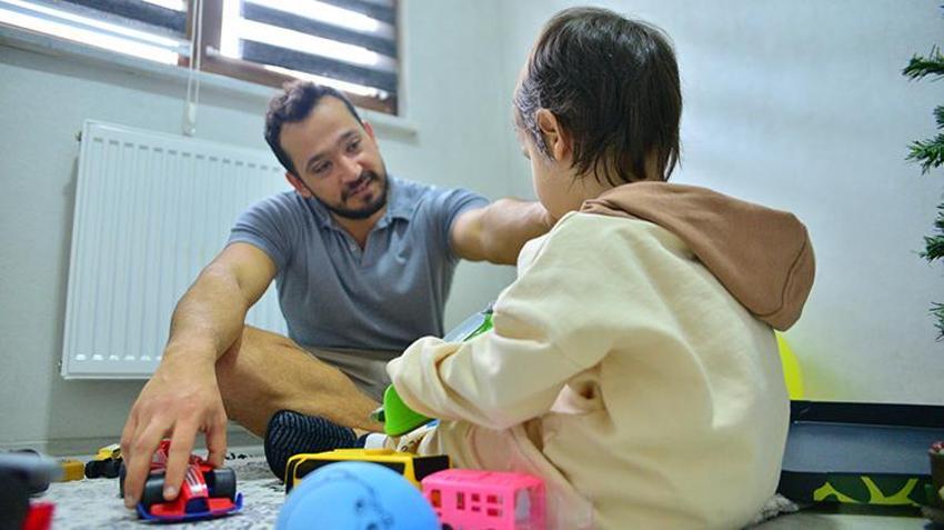 Sosyal medyada oğlunun uygunsuz gördüğü fotoğraflarını paylaşıyordu! Hukuk mücadelesini veren baba oğlunun velayetini aldı