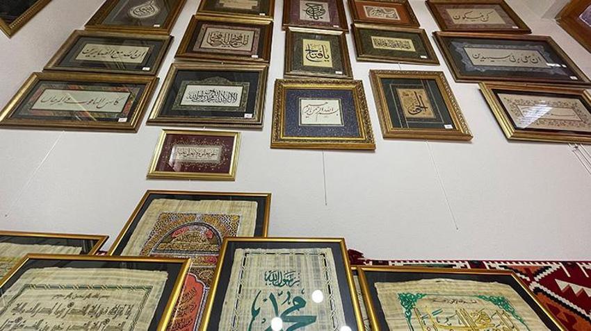 Bursa'da hat sanatı koleksiyoneri kendi eserlerini de koleksiyona eklemek için 60 yaşında ders almaya başladı