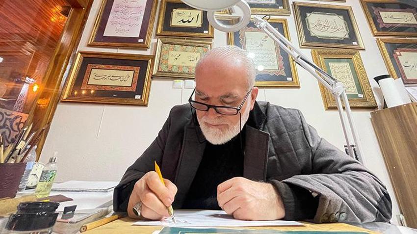 Bursa'da hat sanatı koleksiyoneri kendi eserlerini de koleksiyona eklemek için 60 yaşında ders almaya başladı