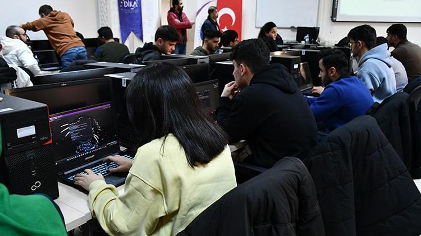Türkiye'nin siber ordusu Batman'da yetişiyor! Yoğun eğitim programı ile saldırılara kalkan oluyorlar