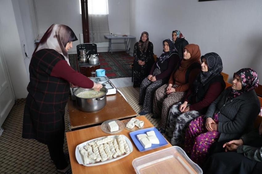 Çallı köyü kadınlarından dünyaca ünlü peynire yerli dokunuş