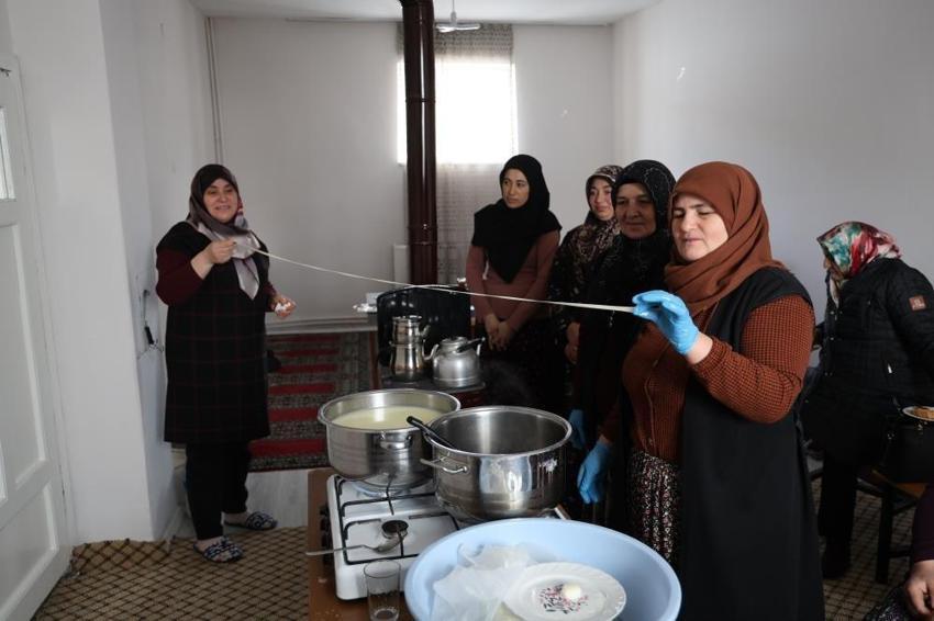 Çallı köyü kadınlarından dünyaca ünlü peynire yerli dokunuş