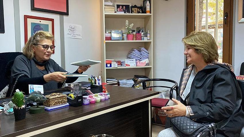 Antalyalı kadın, gündüz muhtar akşam solist oluyor