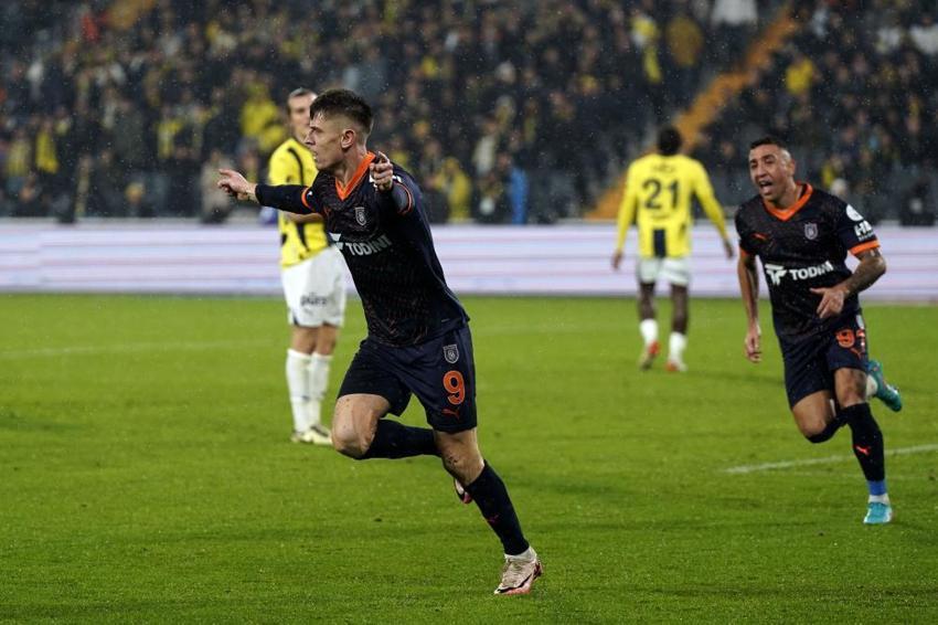 Fenerbahçe, Başakşehir'i yendi! Zirve yaklaşmak için bir adım daha attı