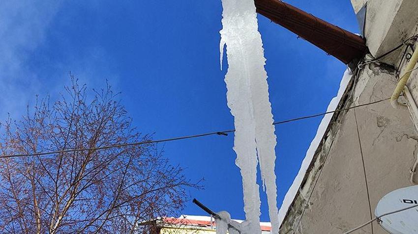Termometreler eksi 26'yı gösterdi! Bir kent resmen buz tuttu 