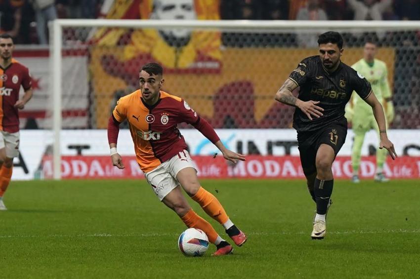 Galatasaray - Trabzonspor maçında olay pozisyon! Golden önce top auta çıktı, penaltı kararı damga vurdu