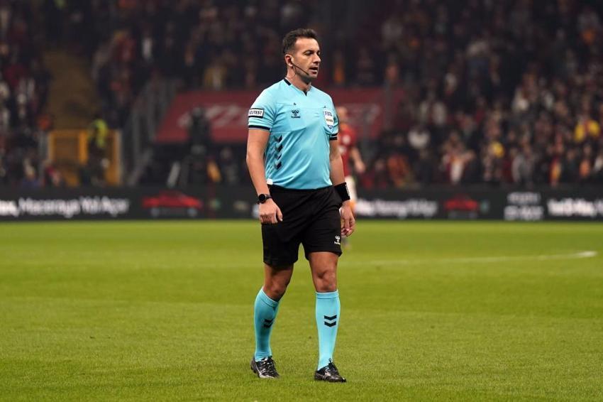 Galatasaray - Trabzonspor maçında olay pozisyon! Golden önce top auta çıktı, penaltı kararı damga vurdu