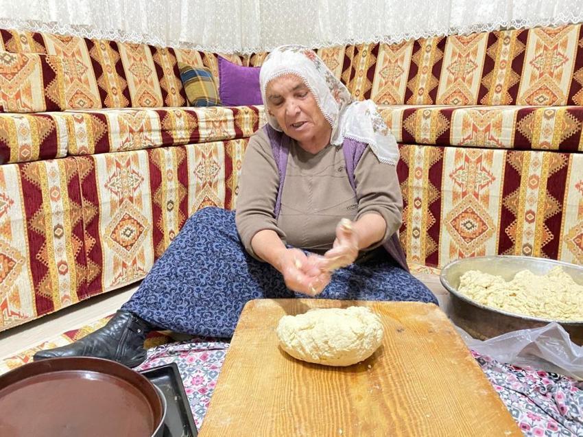 Yozgat'ın meşhur kömbesi yıllardır kalabalık sofraların gözdesi!