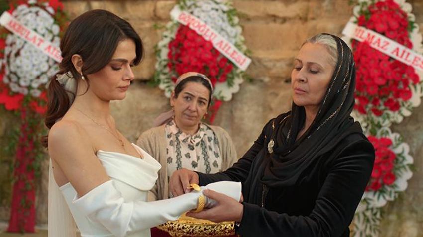 Reyting rekorları kıran Uzak Şehir'de düğün var! Alya ve Cihan nikah masasında