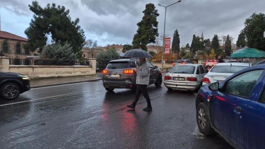 Lapa lapa kar yağışları geliyor! Meteoroloji sağanak yağış, kuvvetli rüzgar, çığ, buzlanma ve dona karşı uyardı