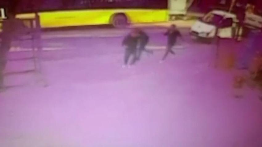 İstanbul'da güpegündüz yaşandı: Hamile kadını kaçırmaya çalışıp, kocasına kurşun yağdırdılar