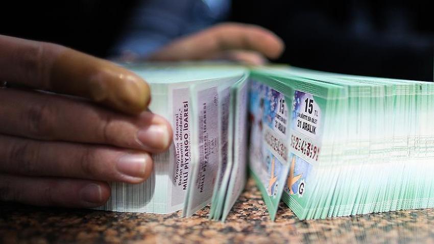 Antalya'da Milli Piyango Yılbaşı biletlerine yoğun ilgi! Metrelerce kuyruk oluştu
