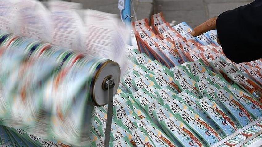 Antalya'da Milli Piyango Yılbaşı biletlerine yoğun ilgi! Metrelerce kuyruk oluştu
