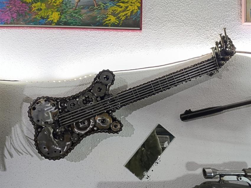 Demir doğrama ustası kendini aştı! Tüm Sivas onu tanıyor: Hurdadan heykel ve gemi yapıyor