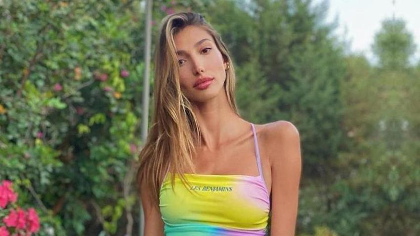 Şevval Şahin bu kez diz çöküp poz verdi! Cesareti hayran bıraktı