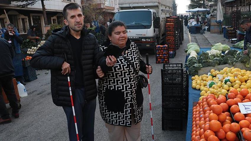 Ankara'da yapay zeka görme engelli öğretmen çiftin hayatını kolaylaştırdı 