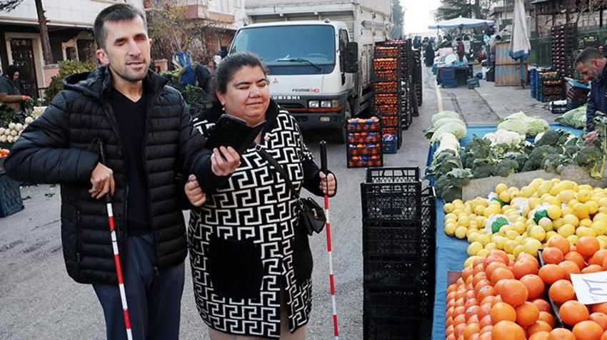 Ankara'da yapay zeka görme engelli öğretmen çiftin hayatını kolaylaştırdı 