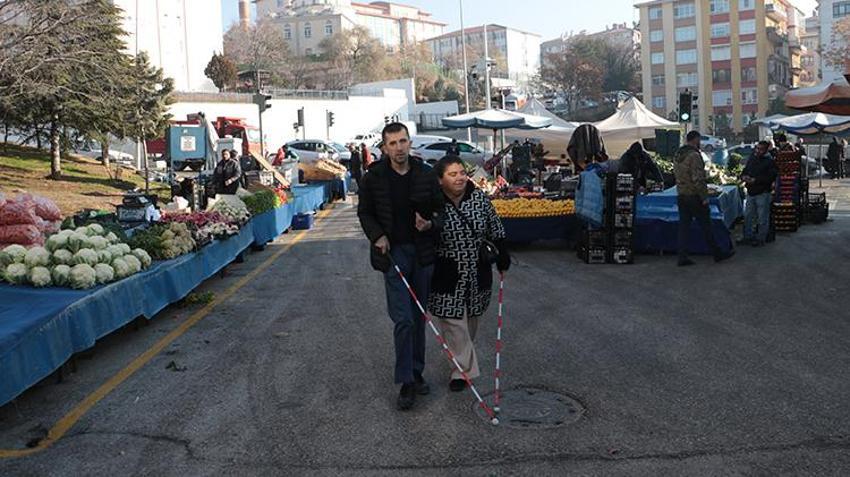 Ankara'da yapay zeka görme engelli öğretmen çiftin hayatını kolaylaştırdı 