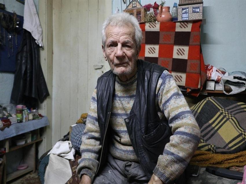 84 yaşında yaptığı maketlerin tek bir sebebi var: Görme engelli oğlunun geçimini sağlamak!
