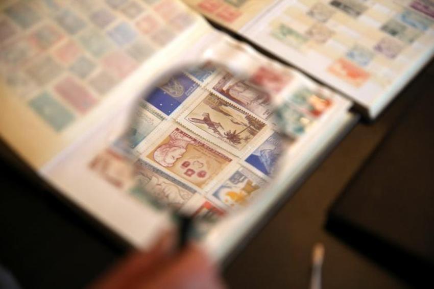 Emekli memur 53 yılda servet biriktirdi! 70 ülkeden 10 bin adet var