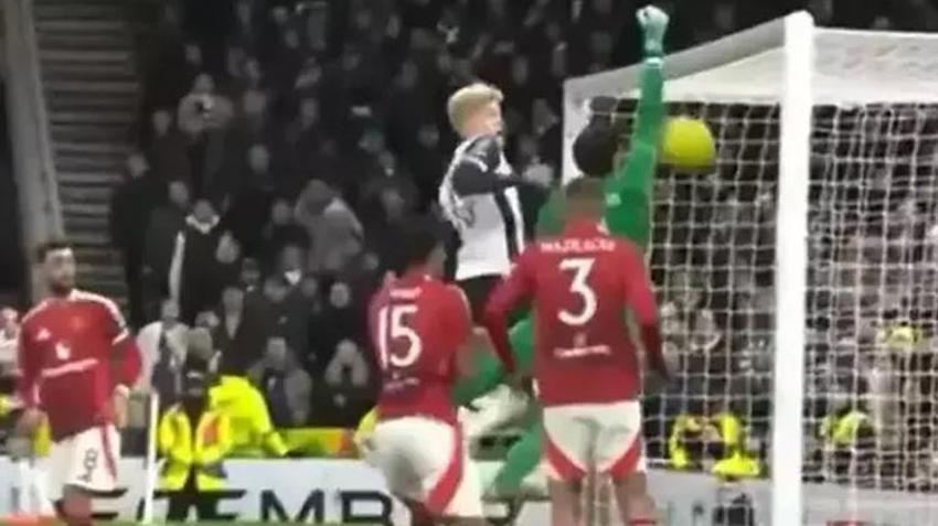 Altay Bayındır'ı yerin dibine soktular! Kornerden gol yiyince gündem oldu
