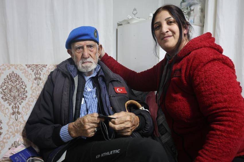 28 yıl önce şehit olan oğlunun beresini kafasından hiç çıkarmıyor! Hatırasını böyle yaşatıyor