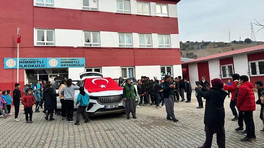 Saimbeyli'de Yerli Malı Haftası'nda öğrencilerin 'Togg' heyecanı