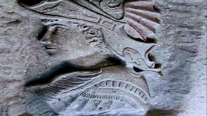 İlhamını Yunan ve Mısır mitolojisinden alıyor! Nevşehir'de yaşayan heykeltıraş gördüğü her şeyi taşa işliyor