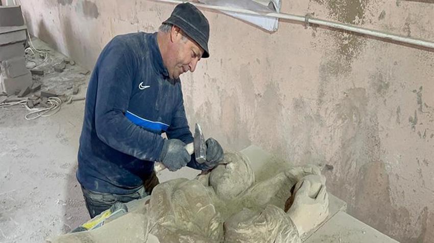 İlhamını Yunan ve Mısır mitolojisinden alıyor! Nevşehir'de yaşayan heykeltıraş gördüğü her şeyi taşa işliyor