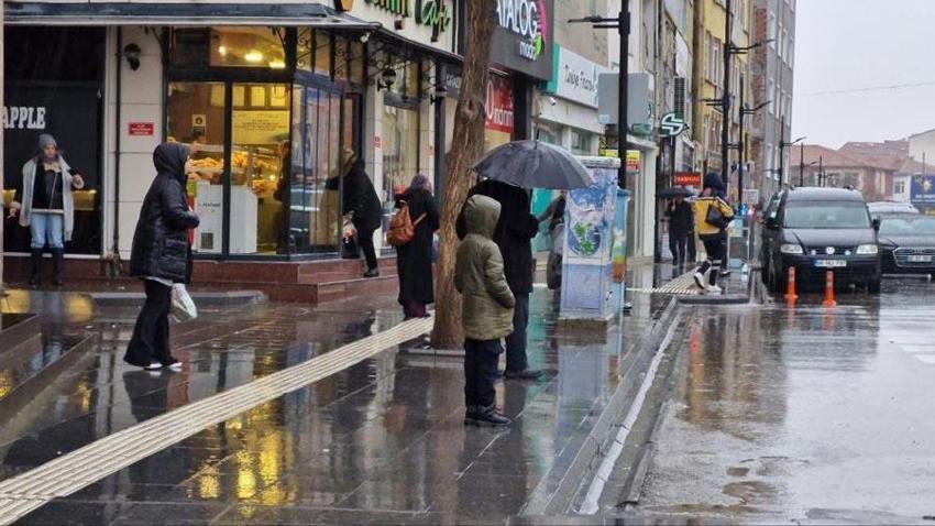 Meteoroloji 30 ili tehlikelere karşı uyardı: Kar yağışları ve sağanak yağışlar kuvvetli şekilde geliyor