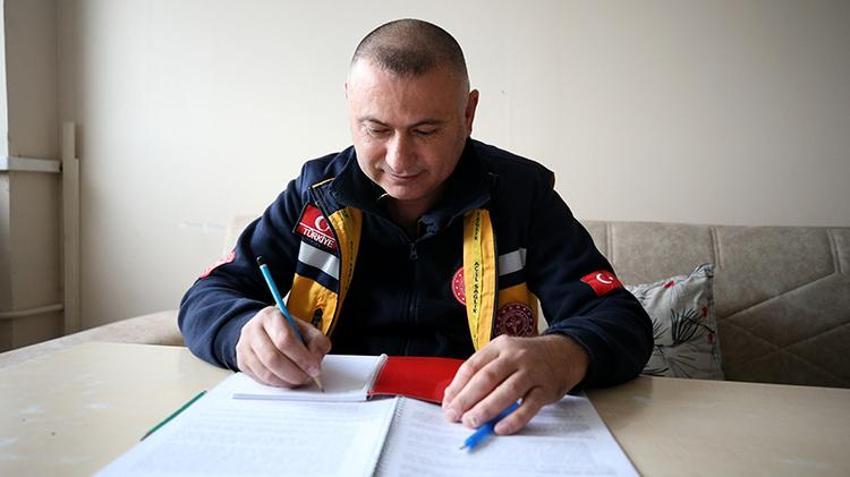 Kayseri'de ambulans şoförü 52 yaşında üniversiteli oldu!