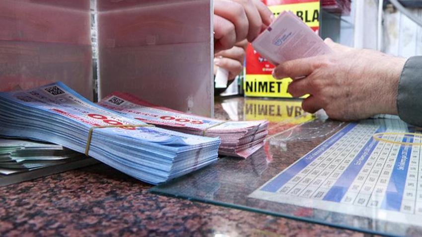 Yılbaşına sayılı günler kala piyango bayilerinde yoğunluk! 600 milyonluk rekor ikramiye için uzun kuyruklar oluştu