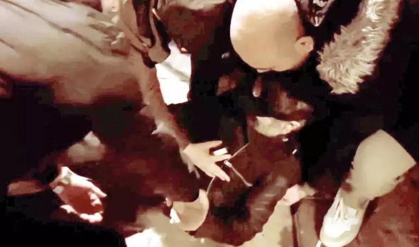 Nejat İşler'in zor anları! Mekan çıkışı birden yere yığıldı